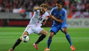 Raphael Varane (l.) verteidigt für Real Madrid