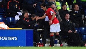 Radmael Falcao klatscht mit Louis van Gaal ab