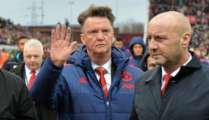 Louis van Gaal steht bei United vor dem Aus