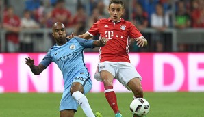 Fabian Delph (l.) ist begeistert von seinem neuen Trainer Pep Guardiola