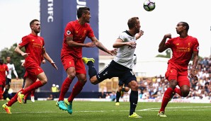 Joel Matip (r.) feierte gegen die Tottenham Hotspur sein Ligadebüt für Liverpool