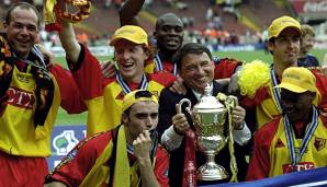 Graham Taylor trainierte den FC Watford von 1977 bis 1987 und von 1996 bis 2001. Hier feiert er mit seiner Mannschaft den Zweitligaaufstieg 1999.