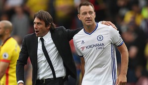 So innig sah man John Terry und Antonio Conte in dieser Saison nicht häufig