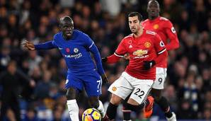 Henrikh Mkhitaryan im Zweikampf mit NGolo Kante von Chelsea