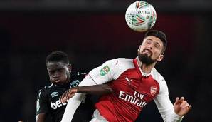 Olivier Giroud beim Kopfballduell gegen West Ham