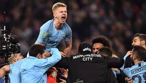 Oleksandr Zinchenko bejubelt mit seinen Kollegen den Sieg im League Cup.