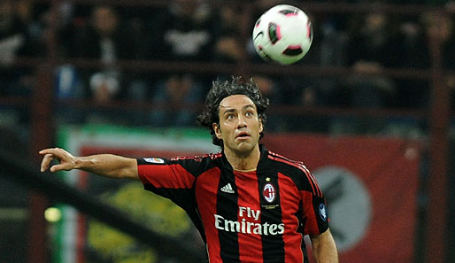 Alessandro Nesta hat seinen Vertrag beim AC Milan um ein Jahr bis 2012 verlängert