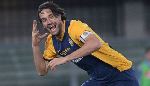 Luca Toni darf ein weiteres Jahr an seinem Ohr schrauben