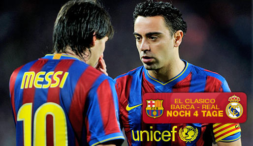 Barcelonas Mittelfeldstratege Xavi (r.) hat schon etliche Male gegen Real Madrid gespielt