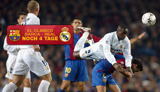 Typische Clasico-Szene: Claude Makelele bearbeitet mit allem, was er hat, Barca-Star Xavi