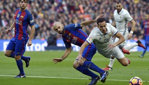 Javier Mascherano beim Tackling gegen Lucas Vazquez