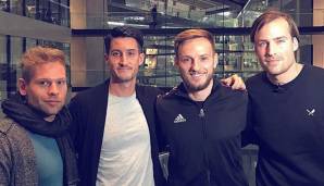 Die Reporter Matthias Mischo (l.), Kerry Hau (2.v.l.) und Sebastian Benesch (4.v.l.) trafen Ivan Rakitic zum Interview bei Adidas in Herzogenaurach.