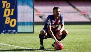 Jean-Clair Todibo bei seiner Vorstellung im Camp Nou.