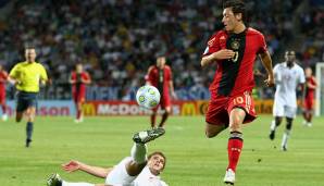 MESUT ÖZIL (Deutschland): Manche lieben ihn, manche hassen ihn. Begnadeter Fußballer, der viele Erfolge feierte, aber fast nie unumstritten war. Seit 7 Jahren bei Arsenal, ein Abgang scheiterte vor allem an seinem astronomischen Gehalt.