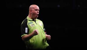 Michael van Gerwen startet gleich in das Turnier.