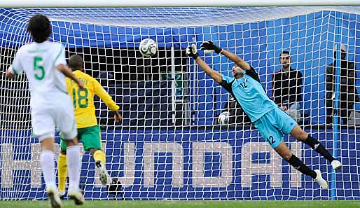 Iraks Keeper Kassid (r.) war bester Spieler seines Team und hielt gegen Südafrika den Kasten sauber