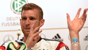 Per Mertesacker hat vor einer ähnlich schlimmen Niederlage wie gegen Serbien 2010 gewarnt