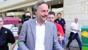 Peter Neururer könnte Nachfolger von 1860-Trainer Torsten Fröhling werden