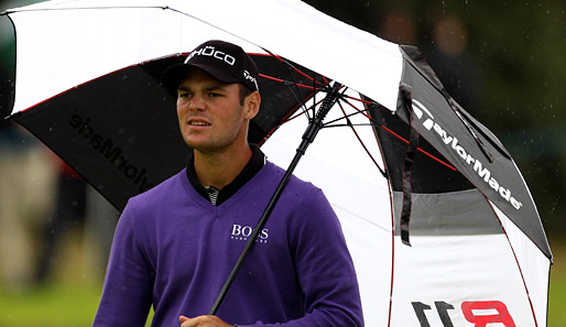 Stand im Regen: Martin Kaymer spielte in England eine schwache Auftaktrunde