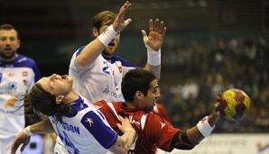 Arnor Gunnarsson (l.) verlängert beim Bergischen HC