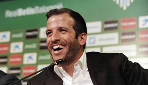 Rafael van der Vaart auf einer Pressekonferenz bei seinem neuen Verein