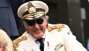 Ilie Nastase taucht bei großen Events wie hier in Wimbledon gerne in Uniform auf