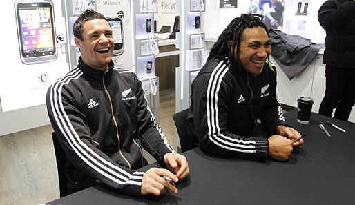 Dan Carter und Ma'a Nonu haben gut lachen - die All Blacks sind für das Viertelfinale qualifiziert