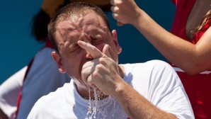 joey-chestnut-1600