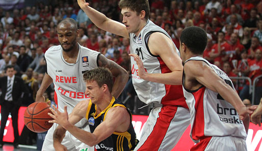 Reyshawn Terry (l.), Tibor Pleiß und Brian Roberts (r.) holten mit Bamberg den Meistertitel