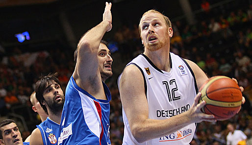 Center Chris Kaman (r.) ist der beste Rebounder der EM