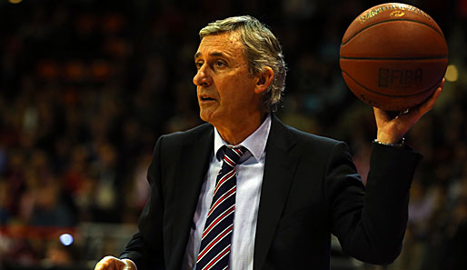 Svetislav Pesic wie man ihn kennt - engagiert an der Seitenlinie