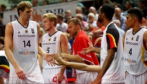 Dirk Nowitzki (l.) und der Rest des Teams hatten gegen Frankreich nicht den Hauch einer Chance