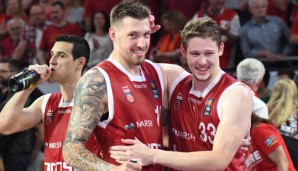 Daniel Theis und Patrick Heckmann feiern den Titel 2016