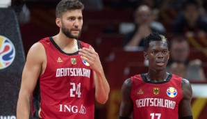 Maxi Kleber (l.) hat nach den Aussagen von Dennis Schröder (r.) seine Bereitschaft für die anstehende WM zurückgezogen.