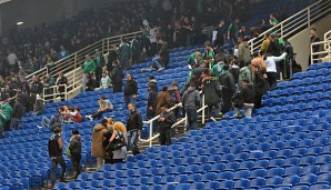 Die Fans mussten während der Halbzeitpause wegen einer Bombendrohung evakuiert werden