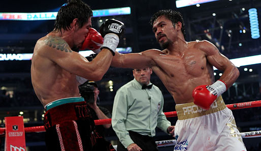 Manny Pacquiao (r.) holte bereits 1998 den WBC-Weltmeistertitel im Fliegengewicht