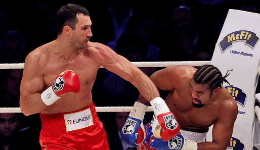 Wladimir Klitschko (l.) verteidigte im WM-Kampf gegen David Haye seinen Titel