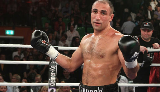 Arthur Abraham hat sienen Vertrag beim Sauerland-Boxstall bis 2014 verlängert