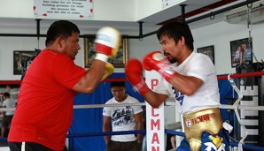 2012 lag Pacquiao (r.) auf Platz zwei der bestverdienenden Sportler der Welt