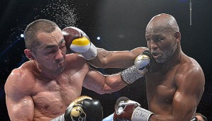 Bernard Hopkins (r.) freut sich auf den Kampf gegen den Russen