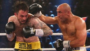 Arthur Abraham hat seinen Titel erfolgreich gegen Paul Smith verteidigt