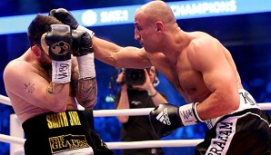 Arthur Abraham (r.) ist weiterhin WBO-Weltmeister im Super-Mittelgewicht