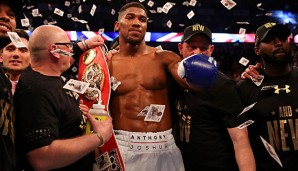 Anthony Joshua (M.) krönte sich zum IBF-Champion