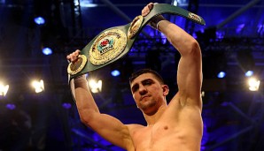 Marco Huck verteidigte seinen Weltmeister-Titel trotz gebrochener Hand