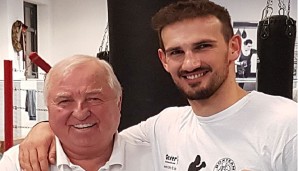 Emir Ahmatovic hat beim Sauerland-Boxstall unterschrieben