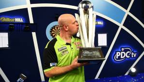 Platz 1: Michael van Gerwen (Niederlande). Natürlich ist MvG auf Platz eins und wahrscheinlich wird er am Ende zum 4. Mal in Folge den Pokal hochhalten. Man braucht extreme Vorstellungskraft, um einen anderen Sieger als den Grünen in Erwägung zu ziehen.