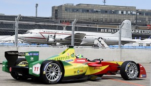 Di Grassi brauste erfolgreich an den Flugzeugen am Berliner Flughafen vorbei