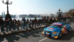 Zur Saison 2004 präsentierte sich die DTM in Hamburg an der Binnenalster