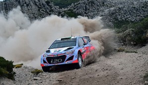 Paddon führt überraschend vor Weltmeister Ogier