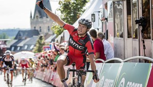 Greg Van Avermaet feiert nach der Zieldurchfahrt